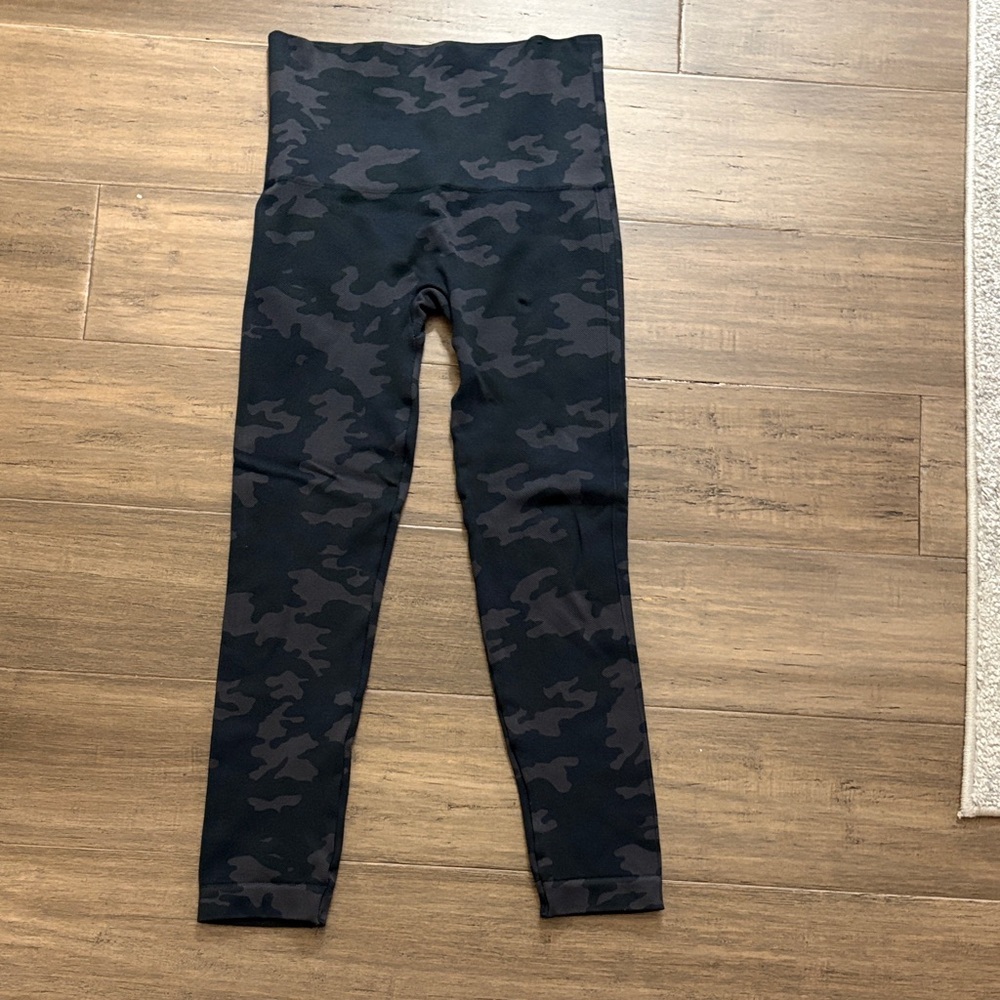 Womens Spanx High-Waist Black Camo Leggings